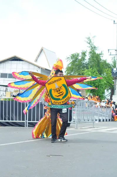 Stock image Banjarmasin, South Kalimantan, Indonesia - October 01, 2022 : Dayak and sasirangan fashion performed during a cultural fashion festival carnival held by the provincial government of South Kalimantan