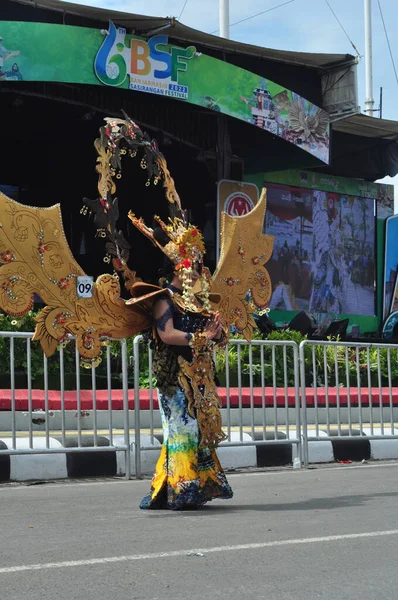 Banjarmasin Zuid Kalimantan Indonesië Oktober 2022 Dayak Sasirangan Mode Uitgevoerd — Stockfoto