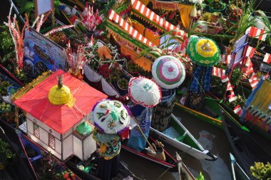 Martapura, Banjar Regency 30 Ekim 2022: Lok Baintan Yüzen Piyasa Festivali 2022, Lok Baintan Liman Köprüsü.