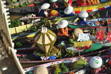 Martapura, Banjar Regency 30 Ekim 2022: Lok Baintan Yüzen Piyasa Festivali 2022, Lok Baintan Liman Köprüsü.