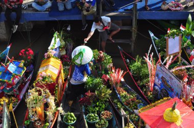 Martapura, Banjar Regency 30 Ekim 2022: Lok Baintan Yüzen Piyasa Festivali 2022, Lok Baintan Liman Köprüsü.