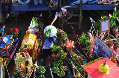 Martapura, Banjar Regency 30 Ekim 2022: Lok Baintan Yüzen Piyasa Festivali 2022, Lok Baintan Liman Köprüsü.