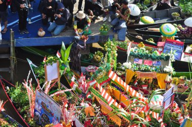 Martapura, Banjar Regency 30 Ekim 2022: Lok Baintan Yüzen Piyasa Festivali 2022, Lok Baintan Liman Köprüsü.