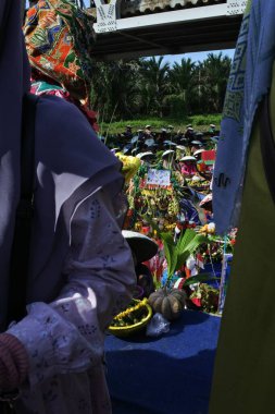 Martapura, Banjar Regency 30 Ekim 2022: Lok Baintan Yüzen Piyasa Festivali 2022, Lok Baintan Liman Köprüsü.