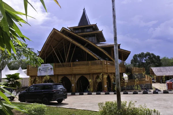 Mešita Kiram Banjarbaru Indonésie Stěny Jsou Vyrobeny Tkaného Bambusu Střecha — Stock fotografie