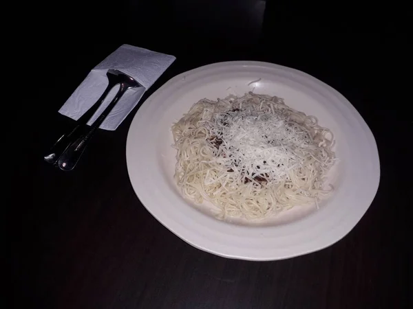 Close White Plate Italian Pasta Bolognese Parmesan Cheese Fresh Basil — Stok Foto