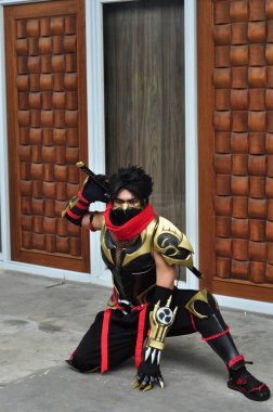 Jakarta, Endonezya - 29 Ekim 2022: Cosplayer as Hayabusa, Mobile Legends Game 'in bir kurgusal karakteri.. 