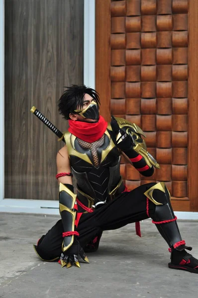 Jakarta, Endonezya - 29 Ekim 2022: Cosplayer as Hayabusa, Mobile Legends Game 'in bir kurgusal karakteri.. 