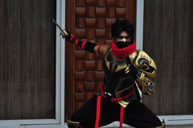 Jakarta, Endonezya - 29 Ekim 2022: Cosplayer as Hayabusa, Mobile Legends Game 'in bir kurgusal karakteri.. 