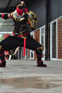 Jakarta, Endonezya - 29 Ekim 2022: Cosplayer as Hayabusa, Mobile Legends Game 'in bir kurgusal karakteri.. 