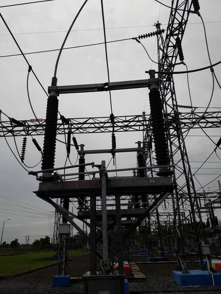 Yüksek Voltajlı Santralin Bağlantısını Kesiyorum Elektrik Şebekesinin Enerji Yalıtımı Sağlayan — Stok fotoğraf