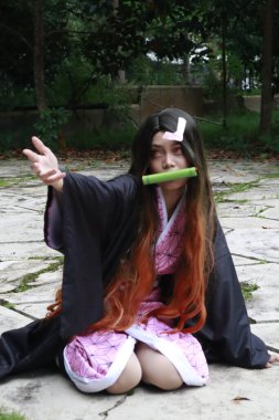 Banjarmasin, Endonezya - 25 Haziran 2023: Cosplayer as Character Nezuko Kamado, Demon Slayer 'da canlandırılabilir bir karakterdir.