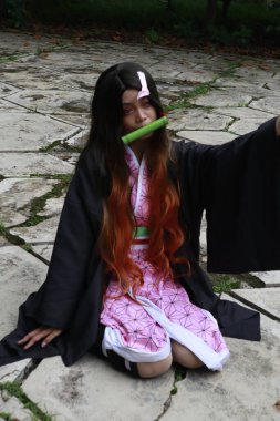 Banjarmasin, Endonezya - 25 Haziran 2023: Cosplayer as Character Nezuko Kamado, Demon Slayer 'da canlandırılabilir bir karakterdir.