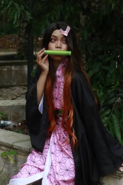 Banjarmasin, Endonezya - 25 Haziran 2023: Cosplayer as Character Nezuko Kamado, Demon Slayer 'da canlandırılabilir bir karakterdir.