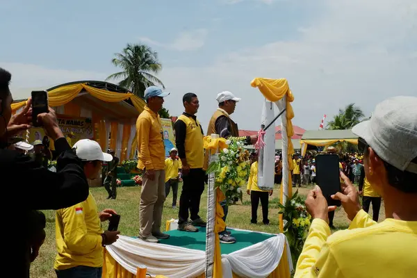 Banjarmasin, Endonezya - 20 Kasım 2023: Mekarsari, Barito Kuala 'da ananas festivali. Egzotik tropikal meyve. Endonezyalılar buna nanas diyor.