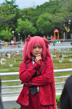 Banjarmasin, Endonezya - 25 Haziran 2023: Anime DATE A Live 'dan Cosplayer kostümlü güzel bir genç kadın oyununun portresi