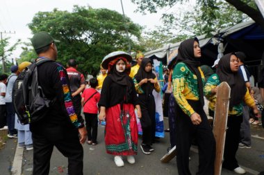 Banjarmasin - 30 Haziran 2024: Banjarmasin Sasirangan Festivali (BSF) Banjarmasin şehrinin 498. yıldönümünü kutlamak için geri döndü.