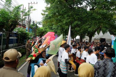 Banjarmasin - 30 Haziran 2024: Banjarmasin Sasirangan Festivali (BSF) Banjarmasin şehrinin 498. yıldönümünü kutlamak için geri döndü.