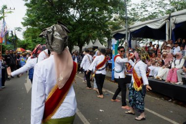 Banjarmasin - 30 Haziran 2024: Banjarmasin Sasirangan Festivali (BSF) Banjarmasin şehrinin 498. yıldönümünü kutlamak için geri döndü.