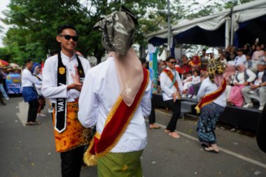 Banjarmasin - 30 Haziran 2024: Banjarmasin Sasirangan Festivali (BSF) Banjarmasin şehrinin 498. yıldönümünü kutlamak için geri döndü.