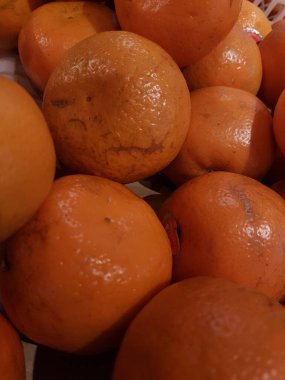 Bal hindistan cevizi portakalı ya da turunçgiller Çin 'de yeni yıl kutlamalarında sıklıkla tüketilen bir portakal türüdür..