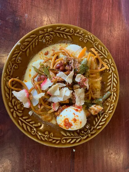 stock image Lontong Sayur Medan, Traditional Indonesian Food from Medan, North Sumatra,  Compressed Rice Cake or Lontong with Chayote and Long Beans Cooked in and Spices, Coconut broth with vegetables, egg.