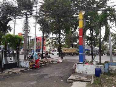 Yüksek voltajlı santralin bağlantısını kesiyorum. Elektrik şebekesinin enerji yalıtımı sağlayan kısımları kullanarak güvenli izolasyon sağlamak için kullanılan anahtar..