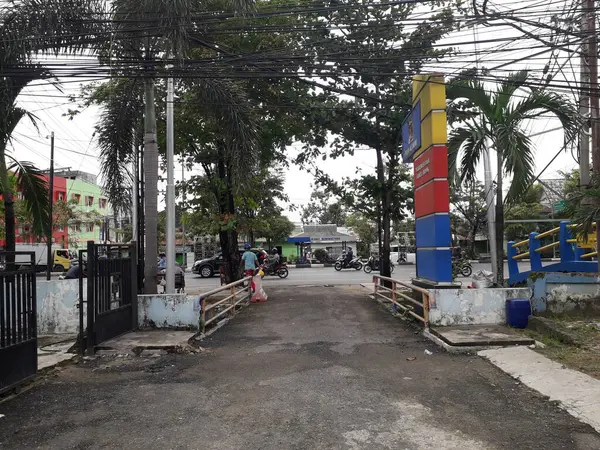 Yüksek voltajlı santralin bağlantısını kesiyorum. Elektrik şebekesinin enerji yalıtımı sağlayan kısımları kullanarak güvenli izolasyon sağlamak için kullanılan anahtar..