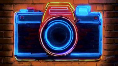 Tuğla duvarda klasik neon kamera. 4K Video.