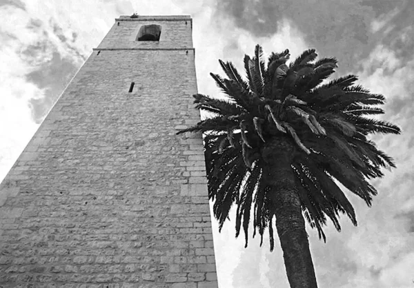 Saint-Paul-de-Vence 'deki Dönüşüm Kilisesi' nin düşük açılı görüntüsü.