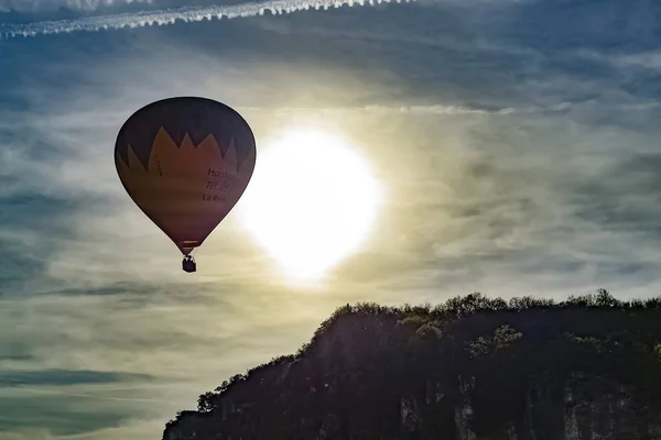 Balon Ogrzane Powietrze Sylwetce Przed Zachodem Słońca — Zdjęcie stockowe