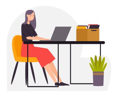 Kız evde bilgisayar başında çalışıyor..