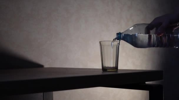 Rozlej Szklankę Wody Nagrania Wody Pitnej Zdrowe Napoje Sporcie 60Fps — Wideo stockowe