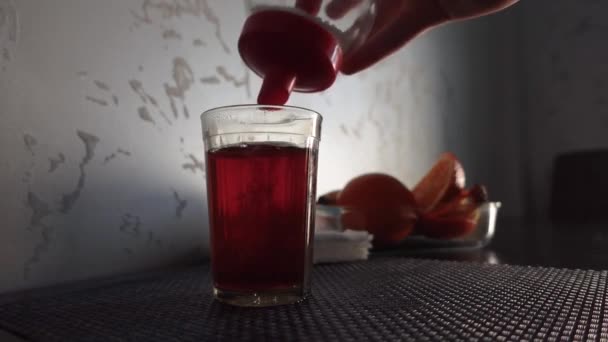 Mix Tea Sugar Fills Turkish Tea Glass Refreshment Teaspoon Liquid — Stock Video