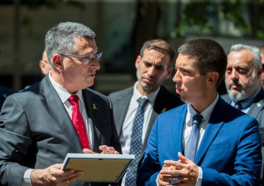 Chisinau, Moldova - 24 Temmuz 2025: İsrail Dışişleri Bakanı Gideon Moshe Sa 'ar (L) ile Moldova Dışişleri Bakanı Mihail Popsoi (R) Tökezleyen Taş' ın açılış töreninde.