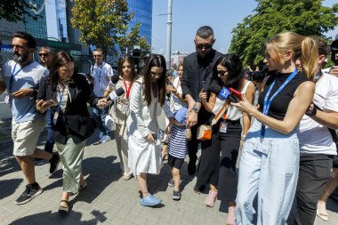 Chisinau, Moldova - 05 Ağustos 2025: Evghenia Gutul, Bashkan (Moldova Özerk Bölgesi Başkanı) Gagauzia, Chisinau Buiucani Mahkemesi 'nde yargılanacak..