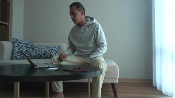 Concept Idea Asian Man Using Laptop While Sitting Coach Living — Vídeo de stock