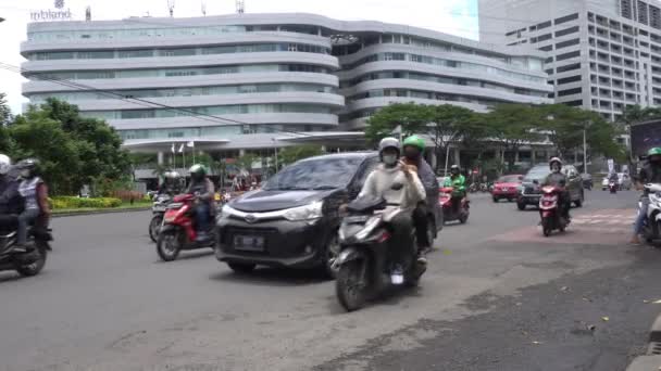 Surabaya East Java Indonesia February 2023 Pakuwon Street Traffic Roundabout — Wideo stockowe