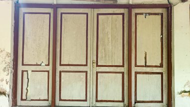 Dört sıra geleneksel Cava Evi Kapısı