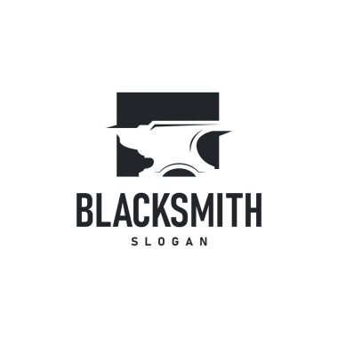 Siyah siluet antika atölye amblemli demircilik logosu tasarımı örs illüstrasyonunu oluşturdu