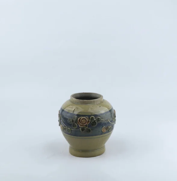 Beyaz Arkaplanda Izole Edilmiş Klasik Seramik Vazo — Stok fotoğraf