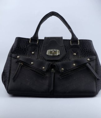 Lüks Kadın Çantası beyaz bir arkaplanda izole edilmiş