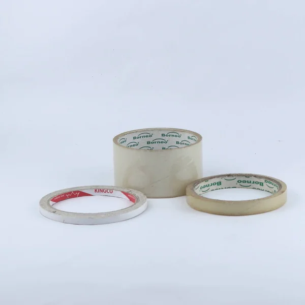 白い背景に隔離されたダクトテープ — ストック写真