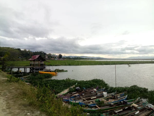 Perahu Nelayan Bersandar Pelabuhan Sore Hari — Stok Foto