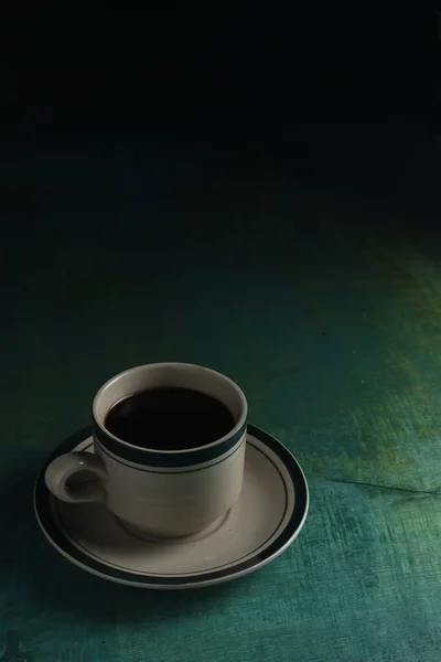 Tasse Kaffee Auf Grünem Hintergrund — Stockfoto