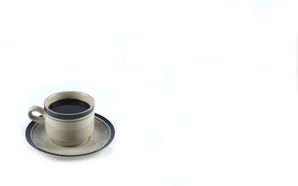 Kuppi Mustaa Kahvia Valkoisella Pohjalla Kopio Avaruusalue — kuvapankkivalokuva
