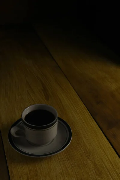 Kopje Zwarte Koffie Een Houten Achtergrond Kopieerruimte — Stockfoto