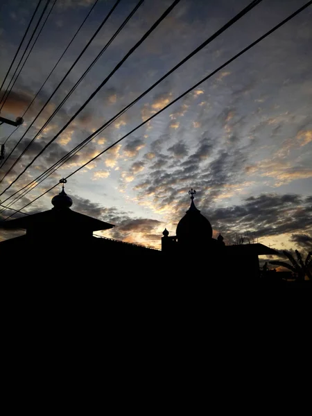Silhuett Moské Vid Solnedgången Vacker Himmel — Stockfoto