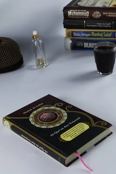 Gorontalo Indonezja Wrzesień 2022 Koncepcja Islamska Koran Indonezyjskim Tłumaczeniem Tle — Zdjęcie stockowe
