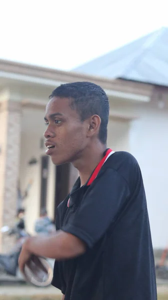 Gorontalo, Mart 2023 - Gençlik yarışmasını anmak için Tualango köyünün gençlik örgütü tarafından düzenlenen bir takunya yarışması